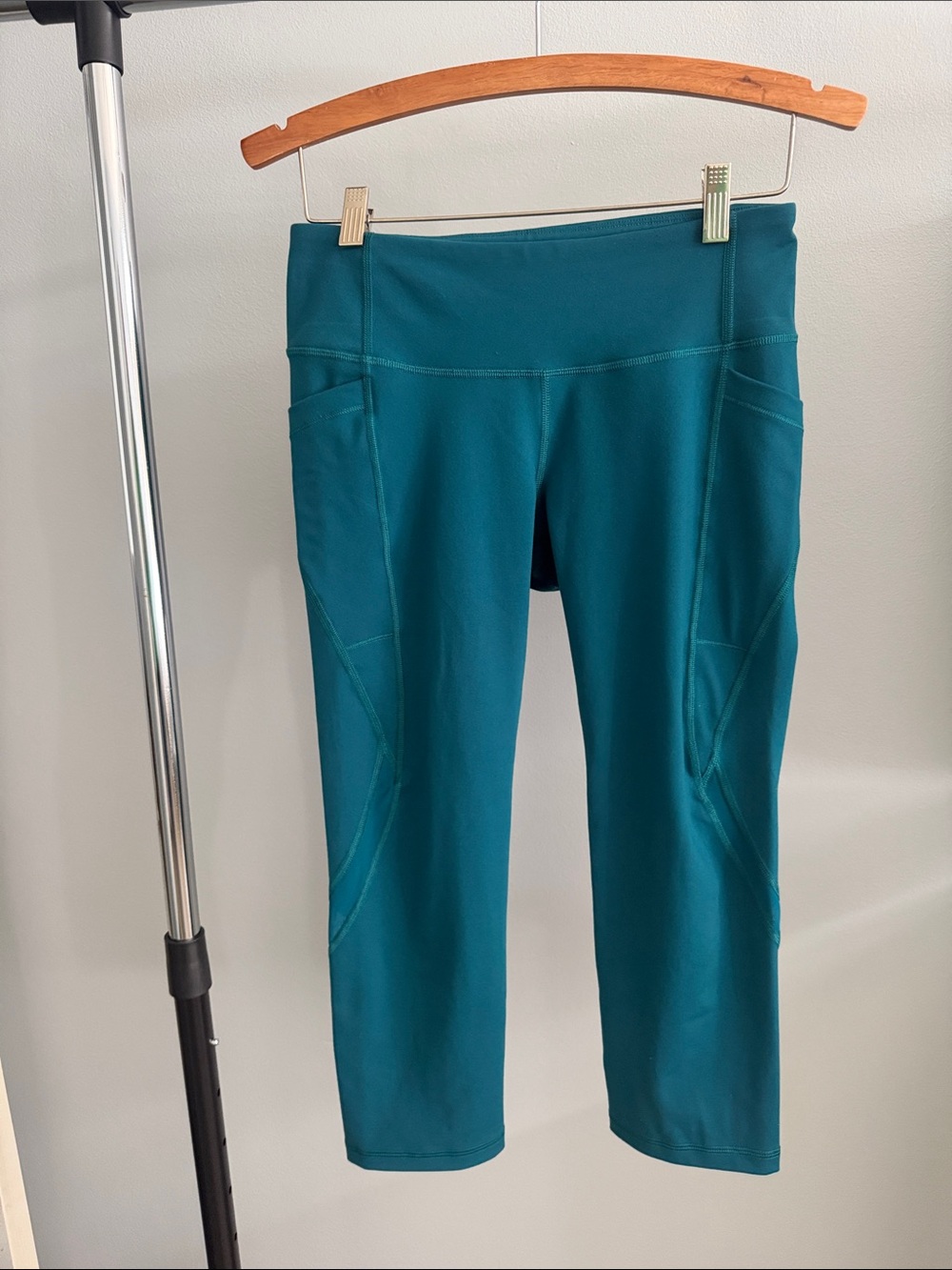 Old Navy Teal High-Rise Capri Leggings